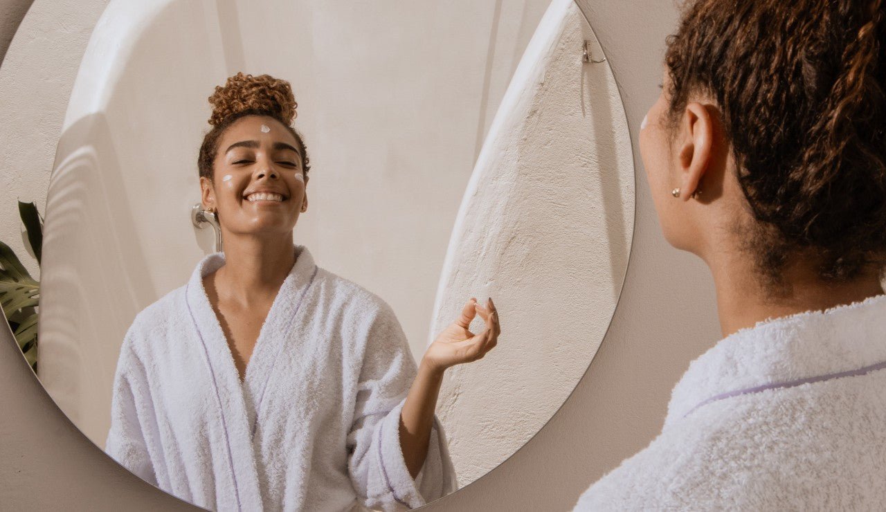 Come scegliere lo specchio perfetto per il bagno: le tendenze da conoscere nel 2025 - HD casa
