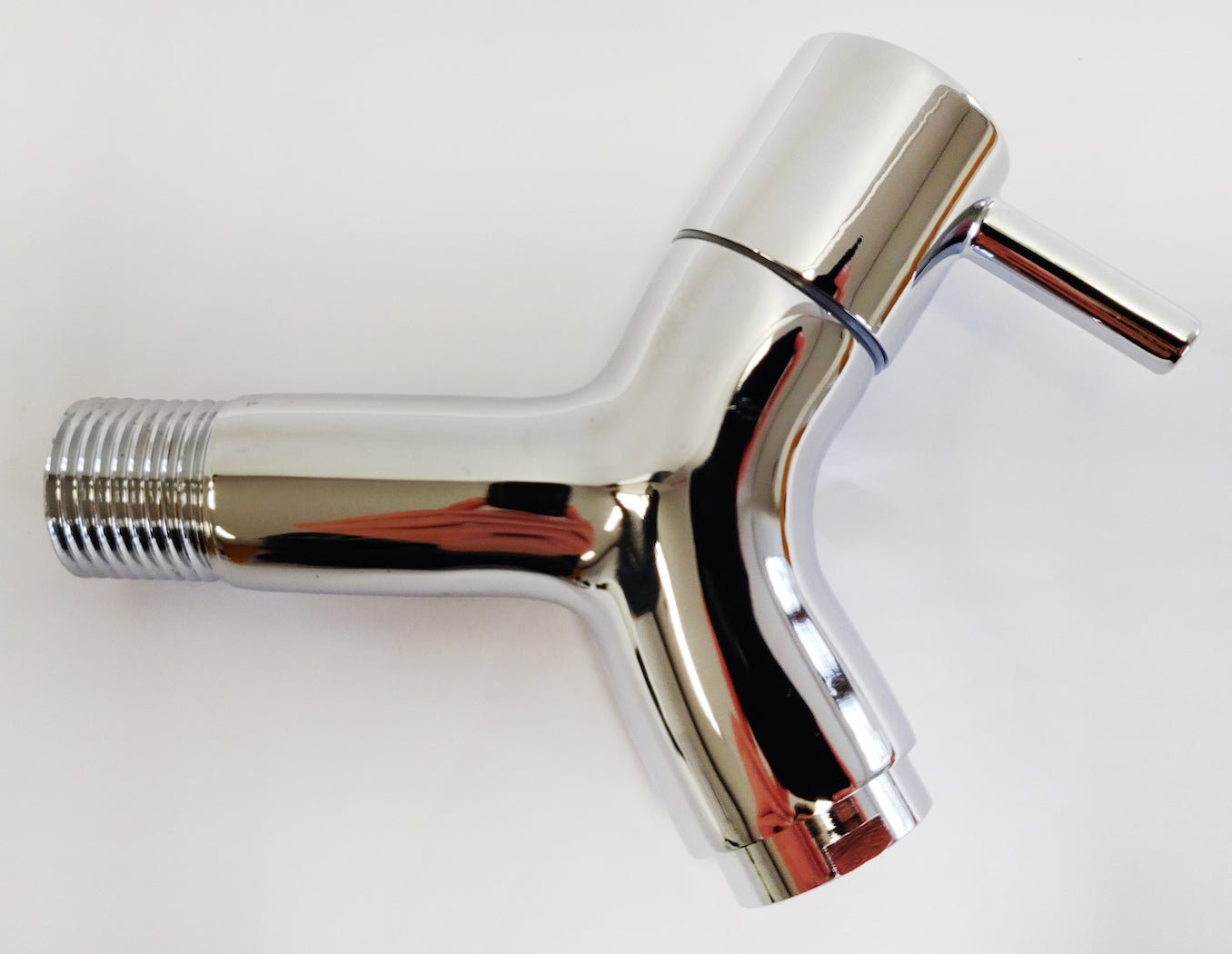 Doccia giardino solare Arkema bianca con lavapiedi 35 lt - HD casa