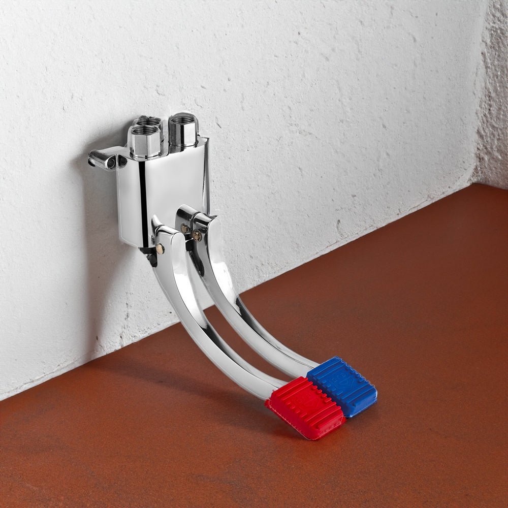 Rubinetto a pedale 2 vie installazione a parete 1/2" — Idral - HD casa